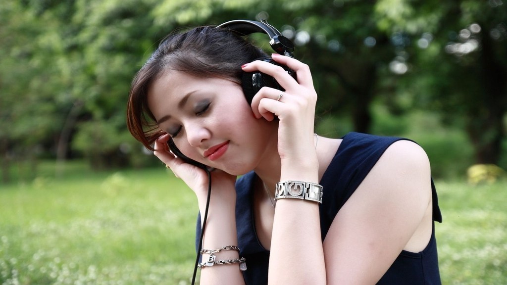 girl-musiccc-resized
